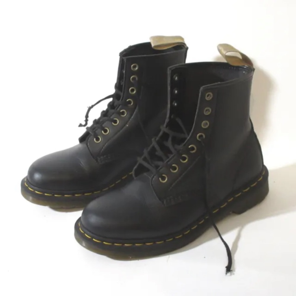 Dr marten size 9 lace up boots